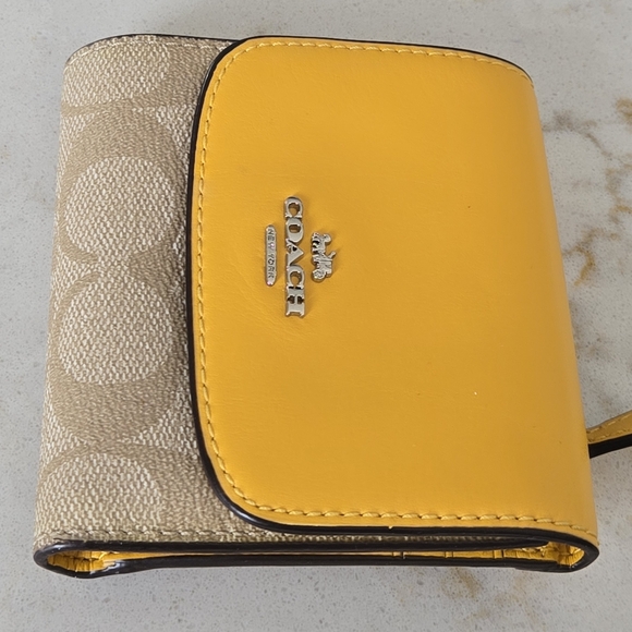 Coach Signature Wallet - Picture 2 of 14